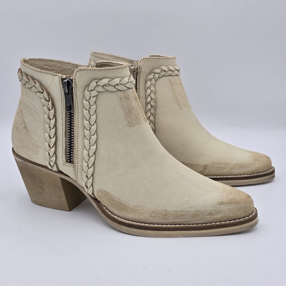 Like New Very Volatile Los Angeles Bronco Ankle Booties, Off White, Women's 7.5